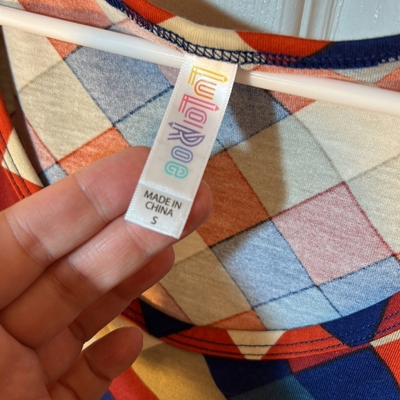 LuLaRoe Plaid Checkered Short Sleeve Shirt NWT Small - Picture 3 of 6